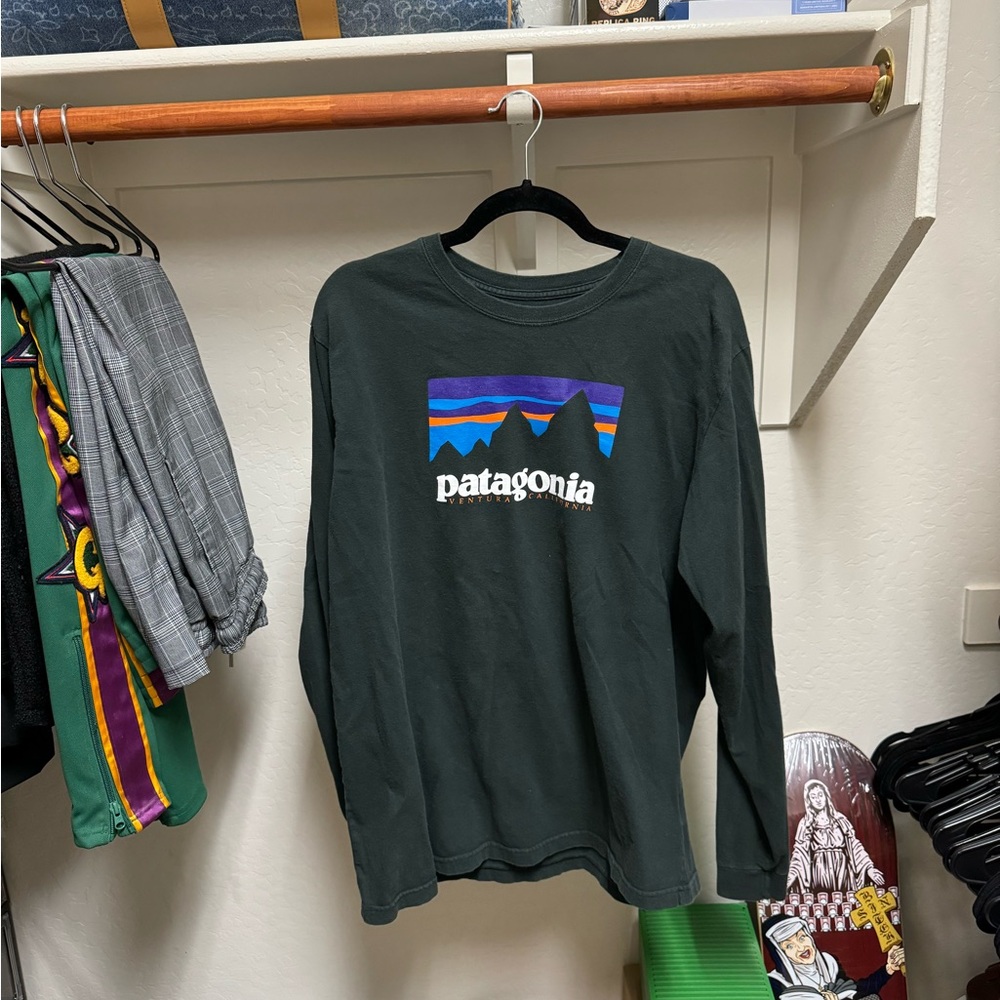 Patagonia Long Sleeve Shirt in Dark Green